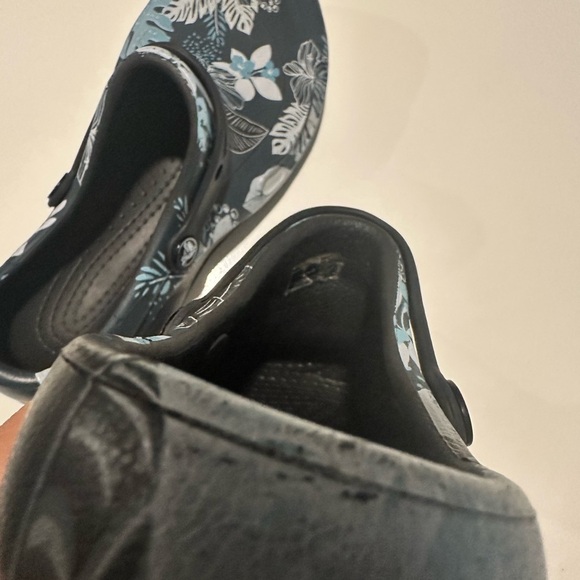 Crocs  Floral Clogs - Black and Blue size M-10 , W-12 - Picture 9 of 10